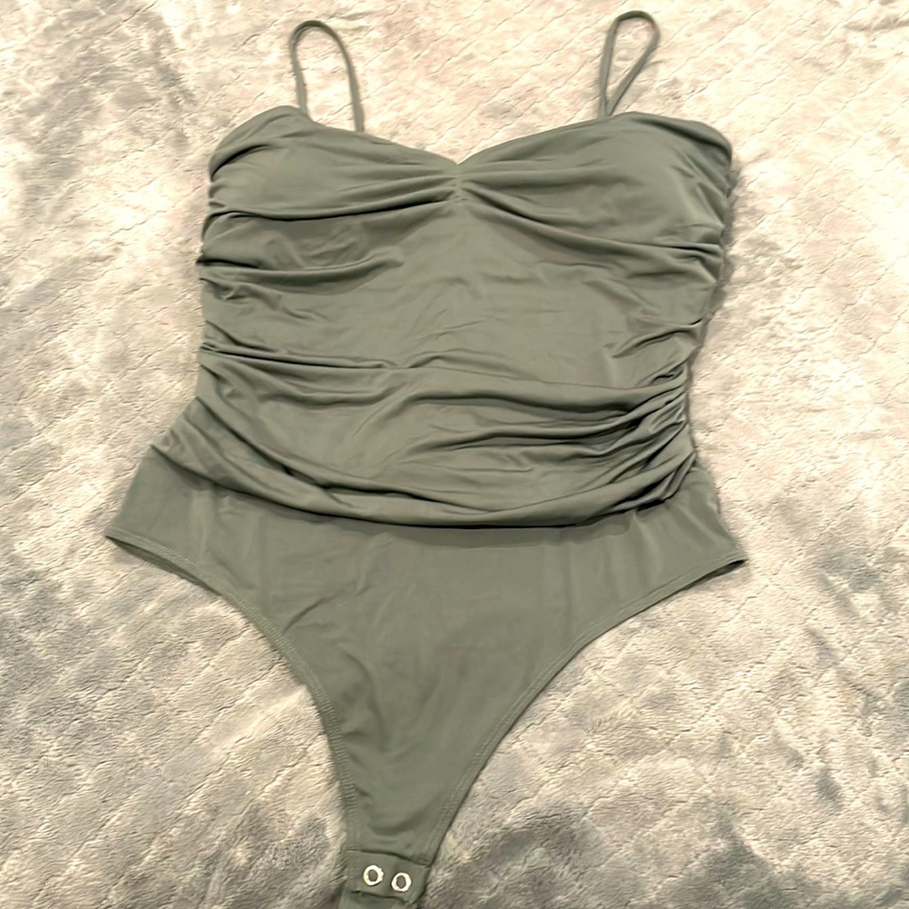 Bodysuit body contour